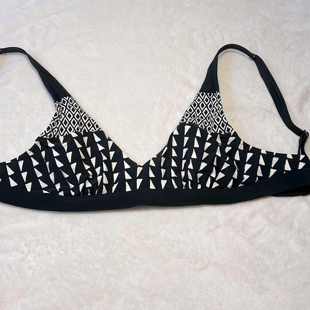 LANDS END black and white bikini top